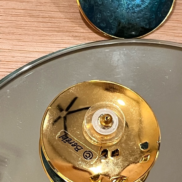 Vintage Like New Edgar Berebi 1” Teal and Gold Round Earring Studs - Picture 3 of 6